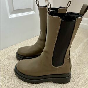 Cape Robbin Vegas Chelsea Boots